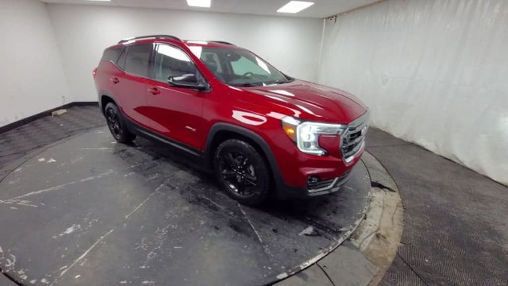 Used 2024 GMC Terrain AT4 SUV