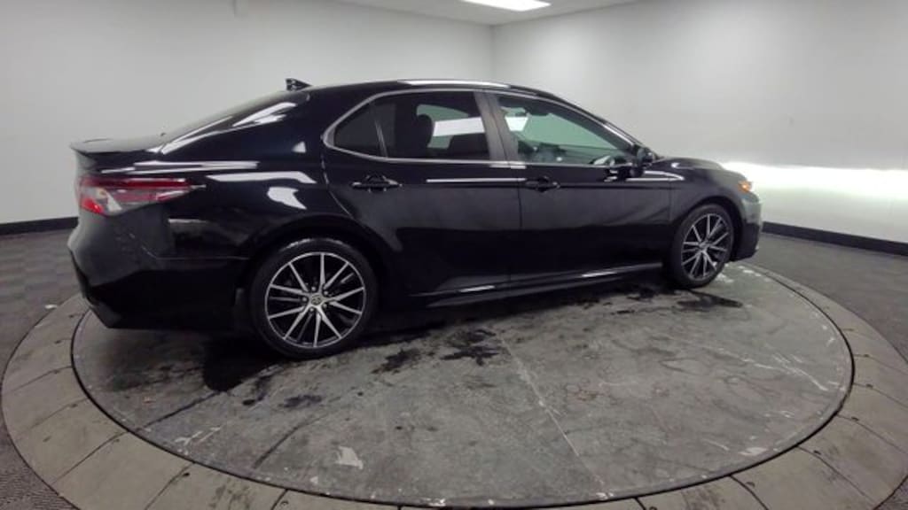 Used 2021 Toyota Camry Hybrid SE Sedan