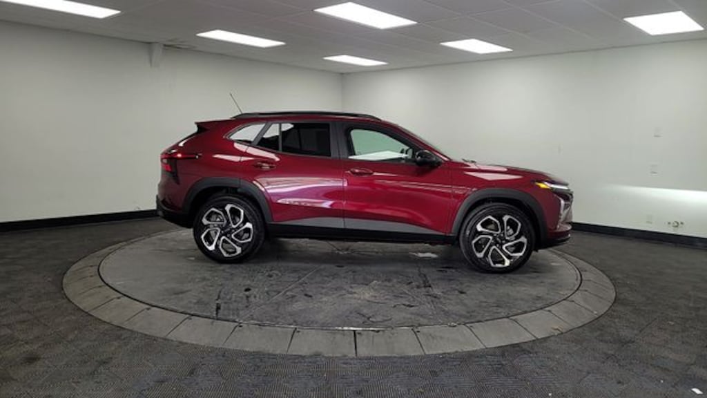 Used 2025 Chevrolet Trax 2RS SUV