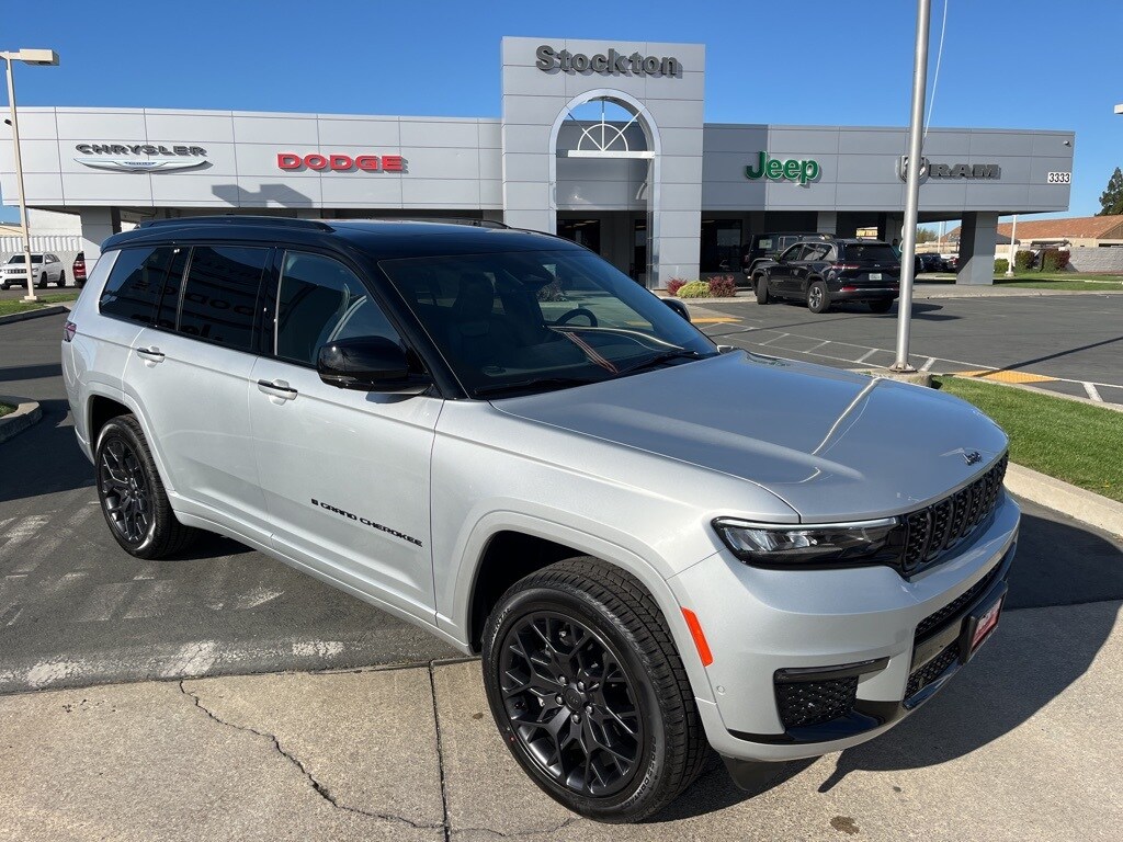 2025 Jeep Grand Cherokee L Summit Reserve photo 2