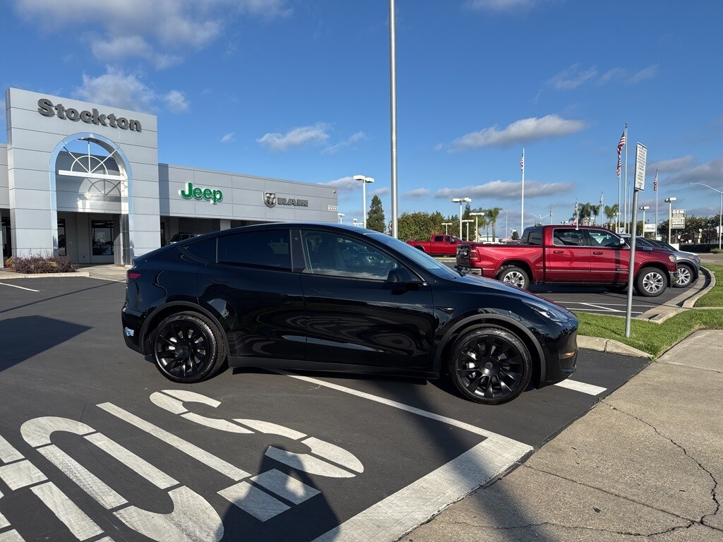 2021 Tesla Model Y Long Range photo 2