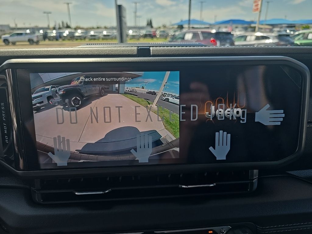 2025 Jeep Wrangler 4-Door Sahara - Photo 18