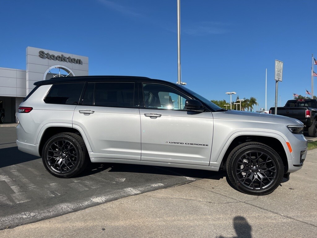2025 Jeep Grand Cherokee L Summit Reserve photo 3