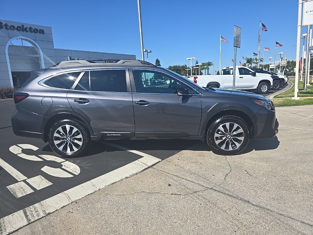 2025 Subaru Outback Limited photo 3