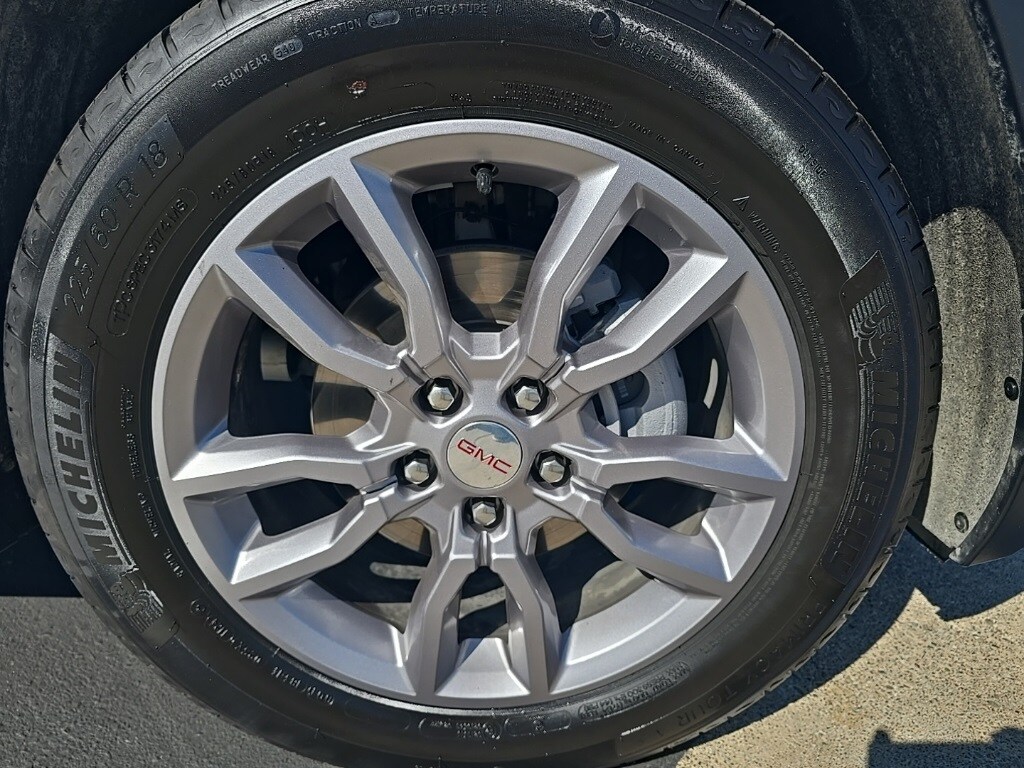 2024 Gmc Terrain SLT photo 2
