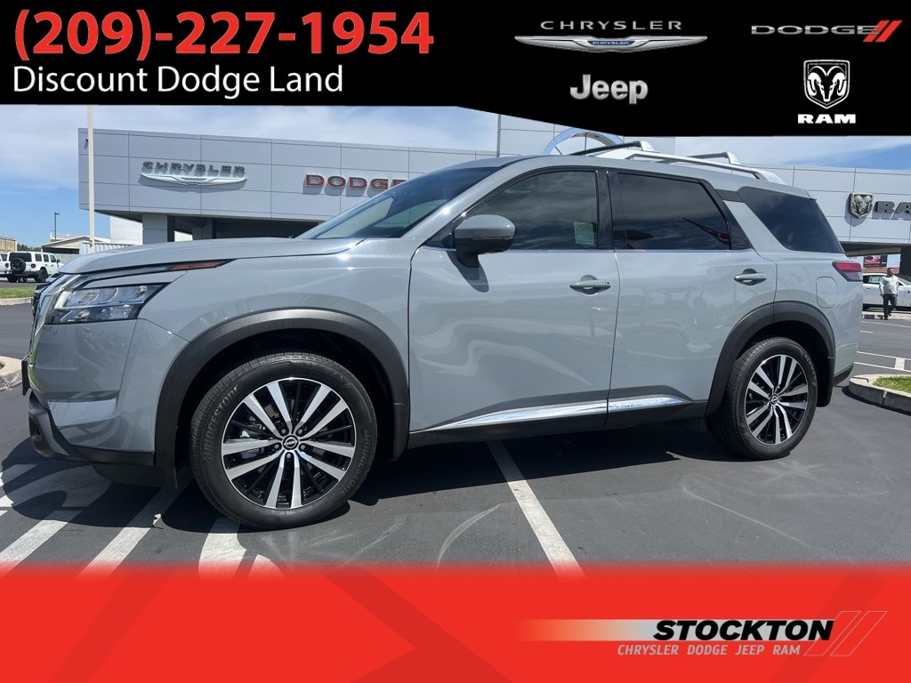 2024 Nissan Pathfinder Platinum 2WD's photo