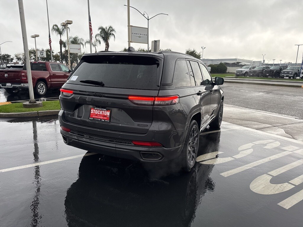 2025 Jeep Grand Cherokee Summit Reserve photo 4