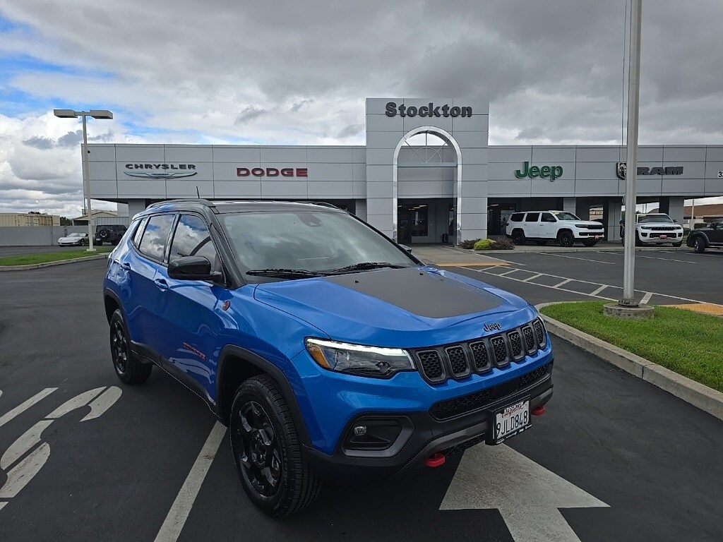 2023 Jeep Compass Trailhawk photo 2