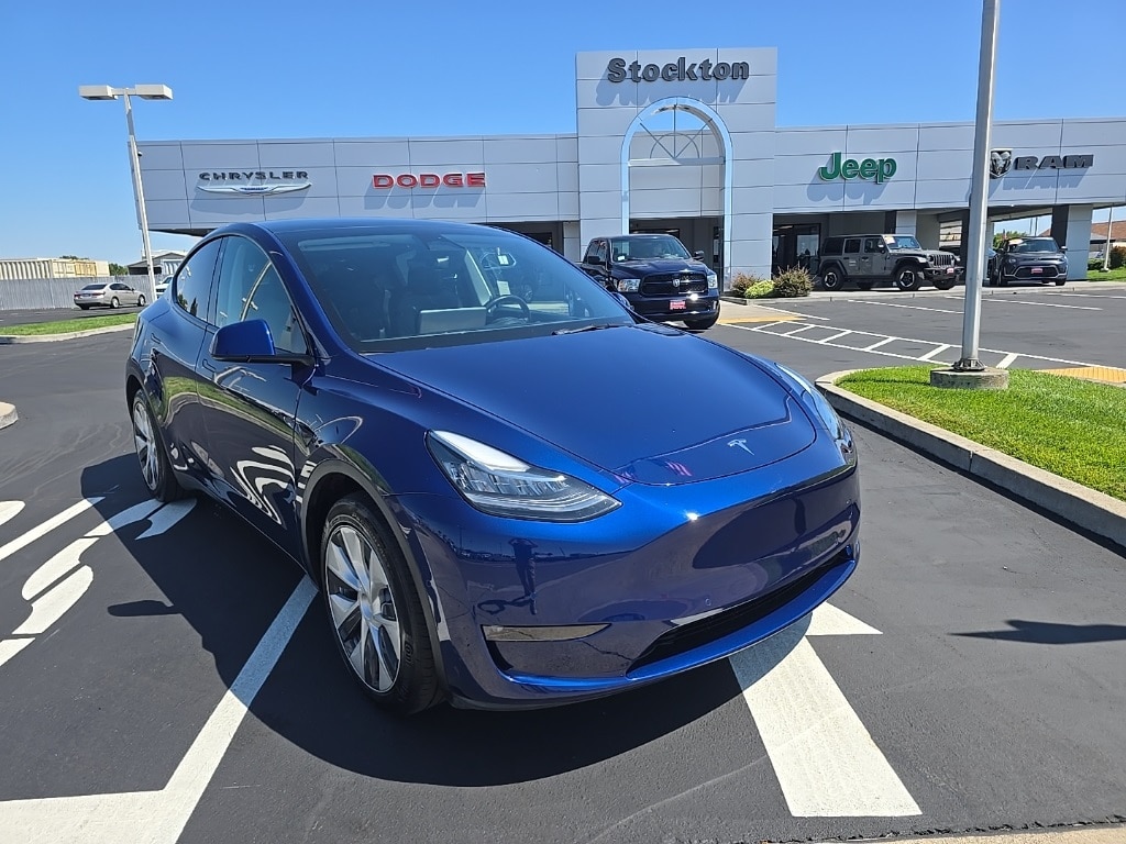 Used 2022 Tesla Model Y Long Range with VIN 7SAYGAEE7NF485323 for sale in Kansas City