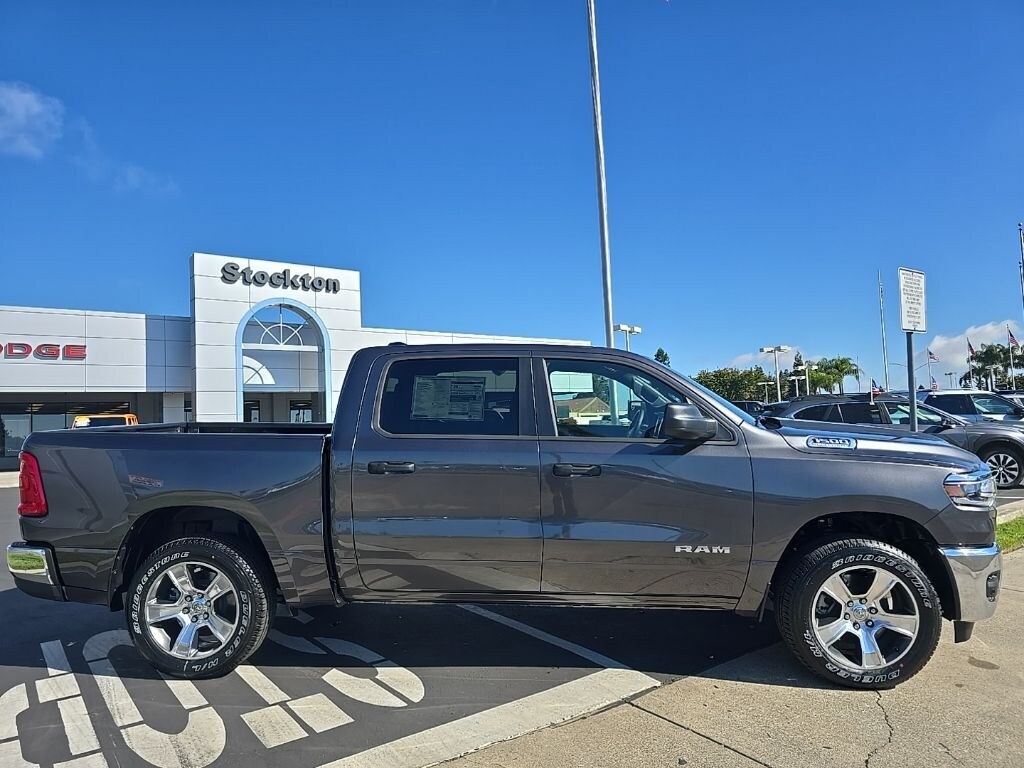 New 2026 Ram 1500 TRADESMAN CREW CAB 4X4 5'7 BOX Pickup