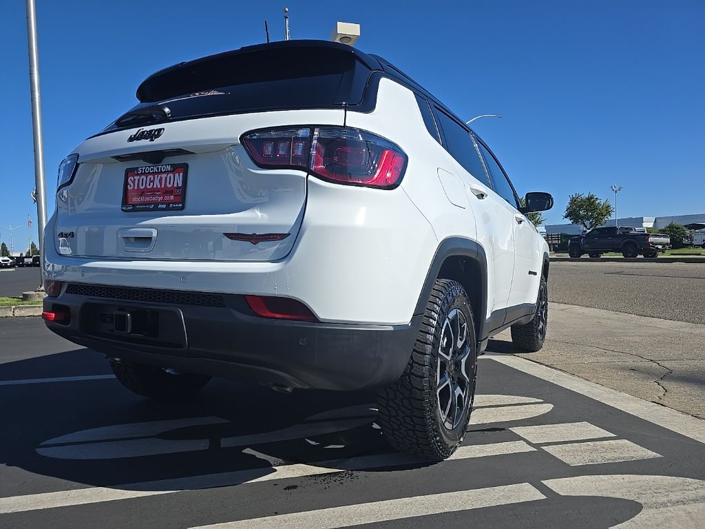 2026 Jeep Compass Trailhawk - Photo 9
