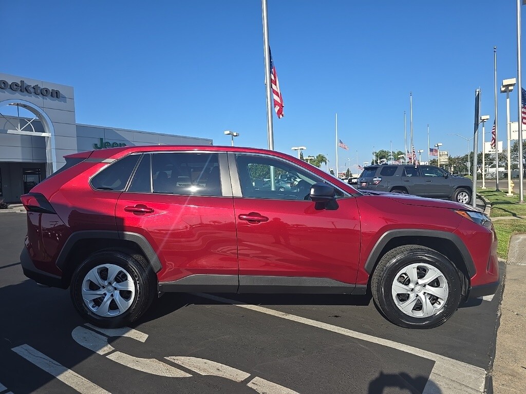 2024 Toyota RAV4 LE photo 3