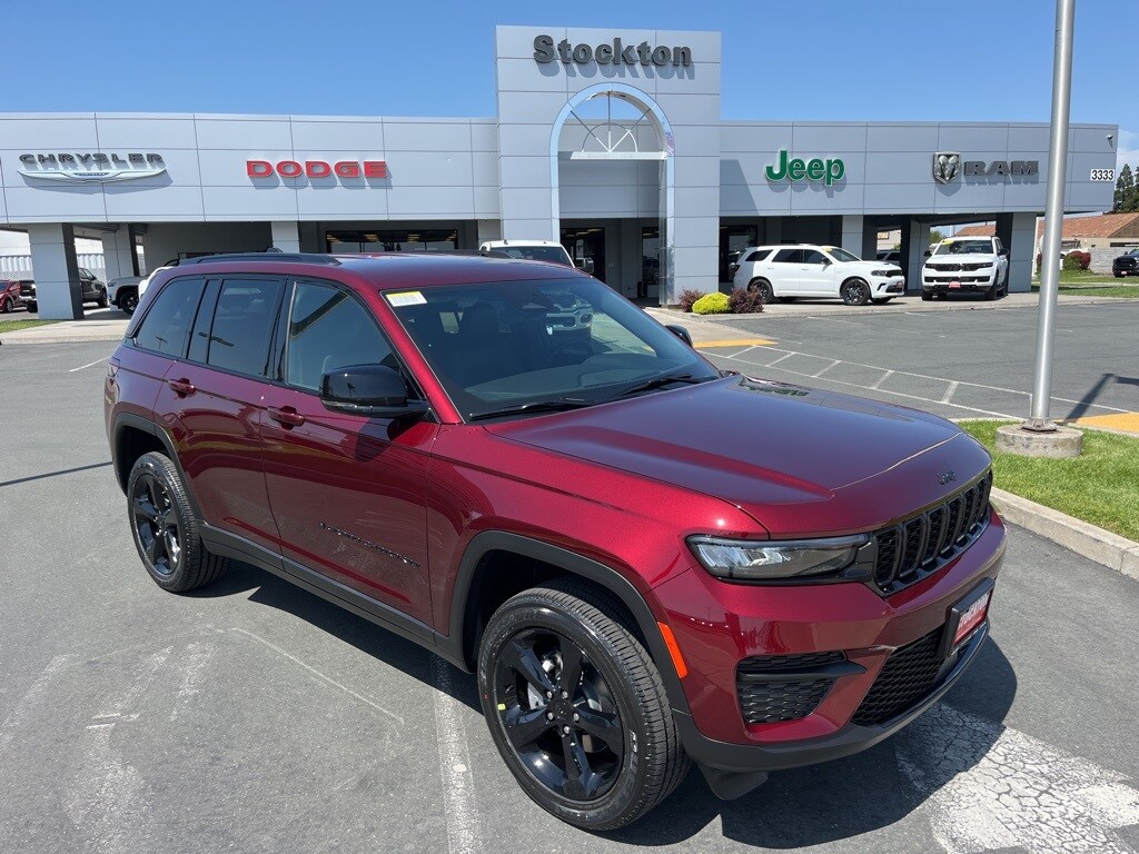 2025 Jeep Grand Cherokee Altitude photo 2
