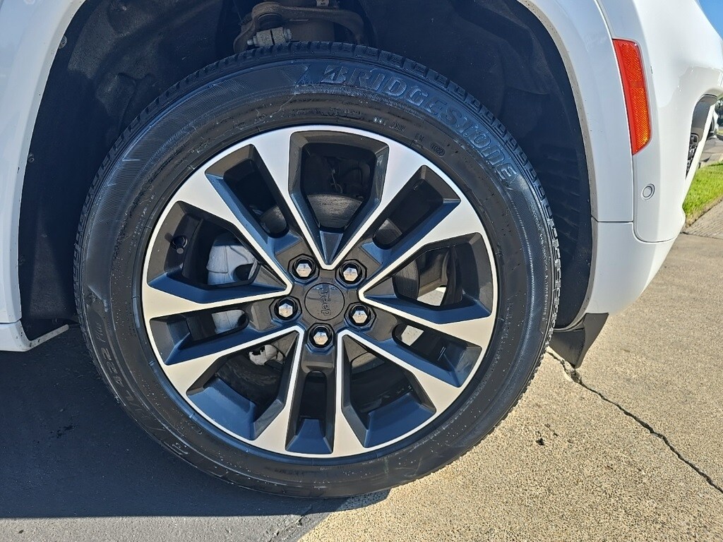 2022 Jeep Grand Cherokee Overland photo 4