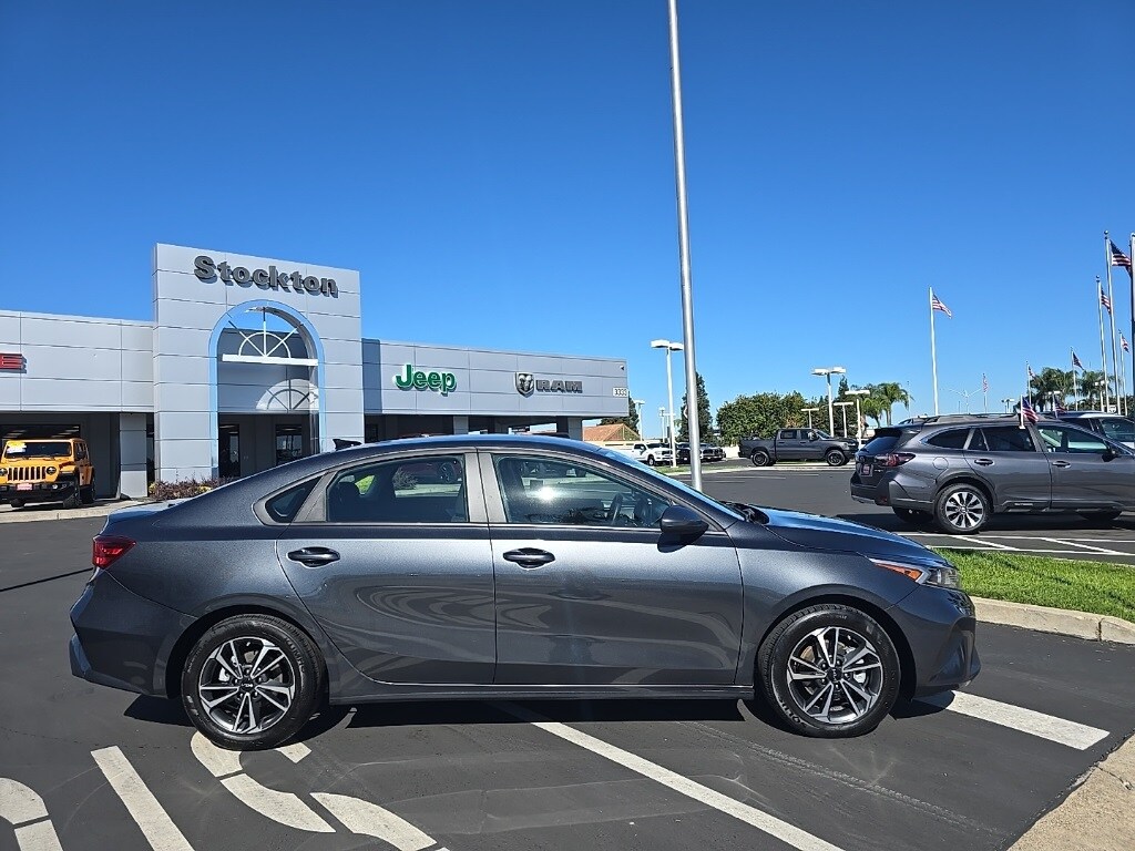 2024 Kia Forte LXS photo 3