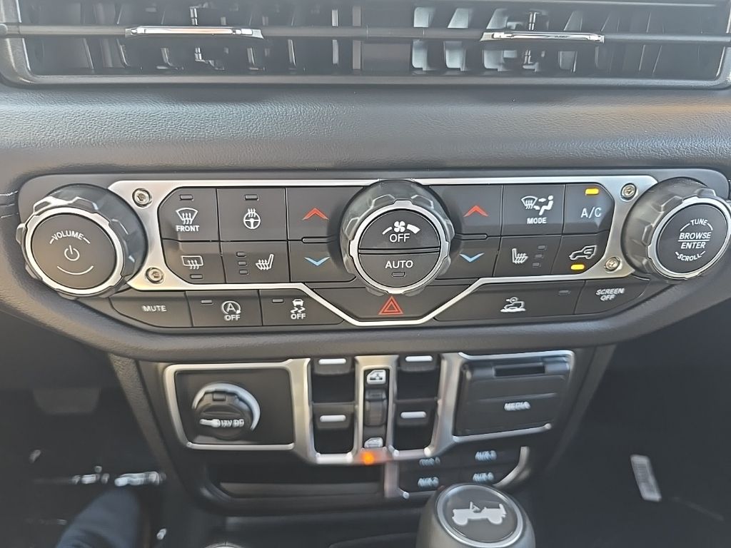 2025 Jeep Wrangler 4-Door Sahara - Photo 16