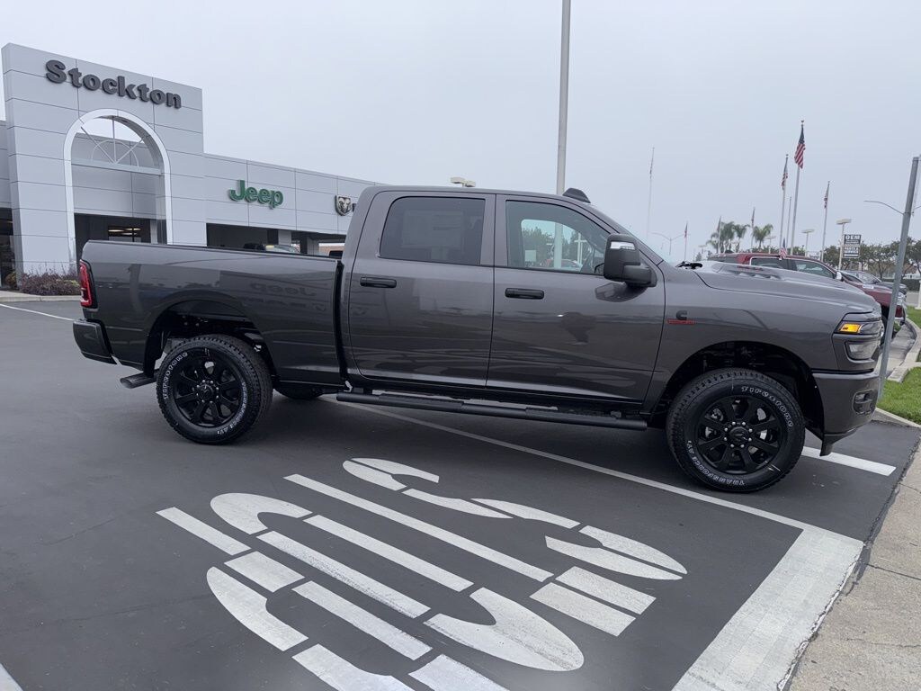 New 2026 Ram 2500 BLACK EXPRESS CREW CAB 4X4 6'4 BOX Pickup