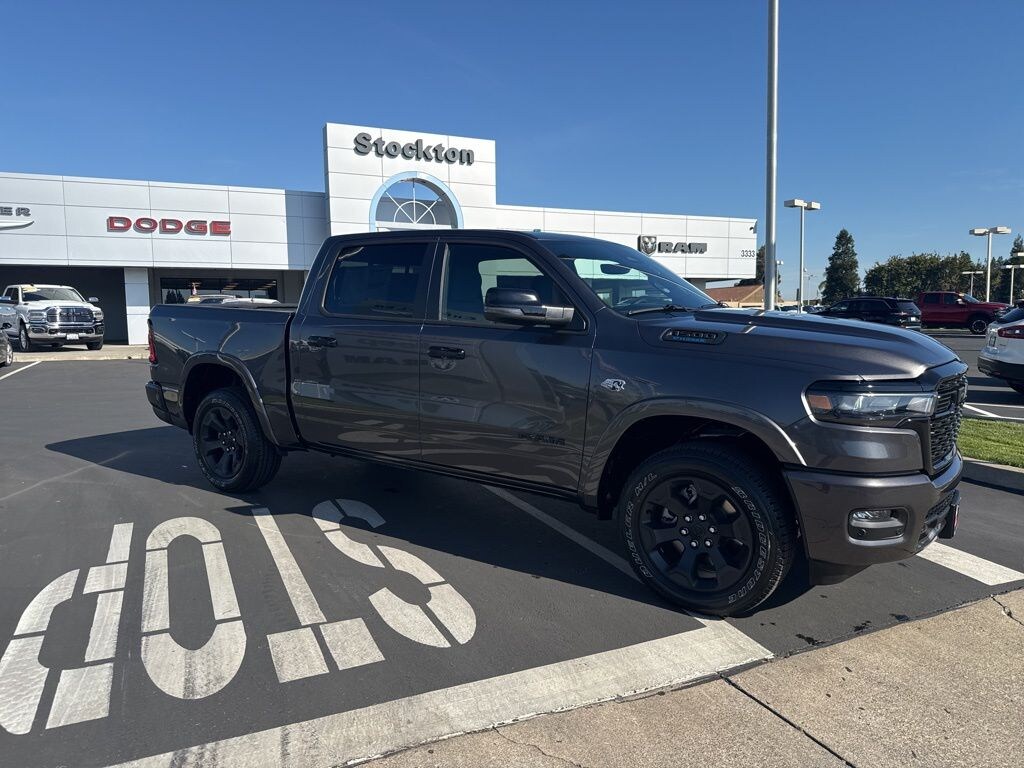 New 2026 Ram 1500 BIG HORN CREW CAB 4X4 5'7 BOX Pickup