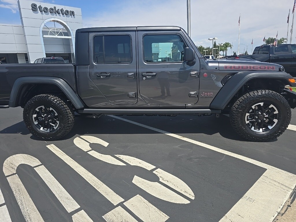 2025 Jeep Gladiator Rubicon photo 2