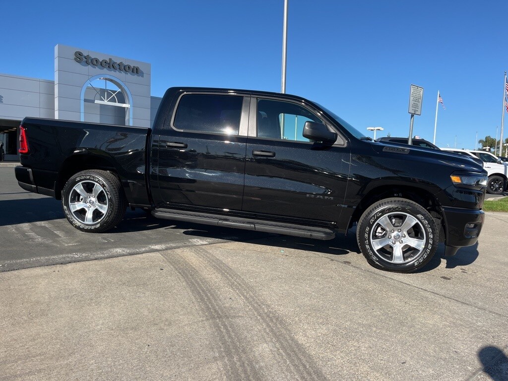 2025 Ram 1500 Tradesman photo 3