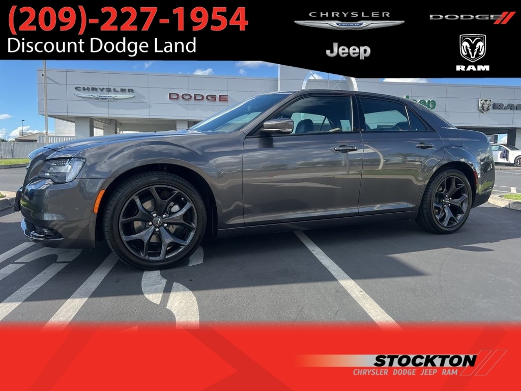 2023 Chrysler 300 S's photo