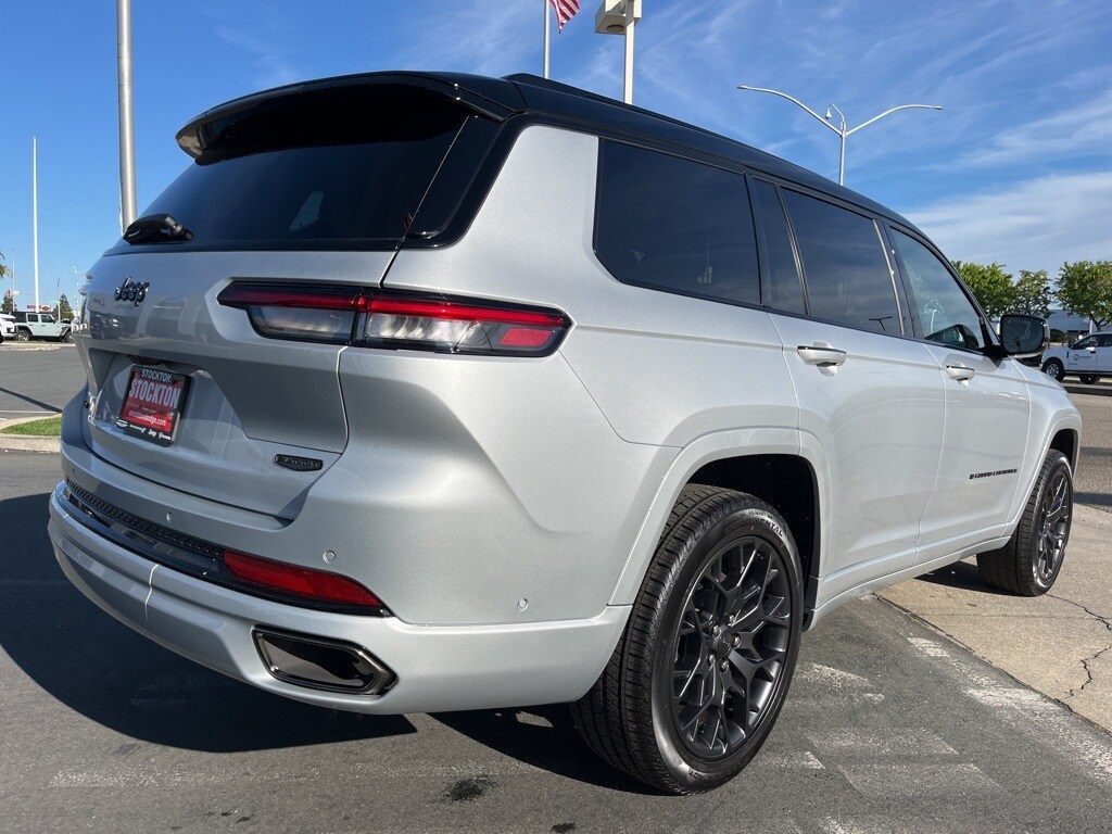 2025 Jeep Grand Cherokee L Summit Reserve photo 4