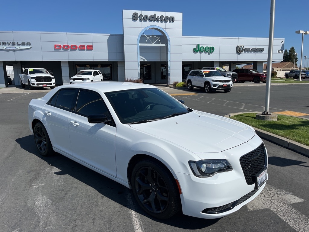 Used 2022 Chrysler 300 Touring with VIN 2C3CCAAG4NH184551 for sale in Stockton, CA