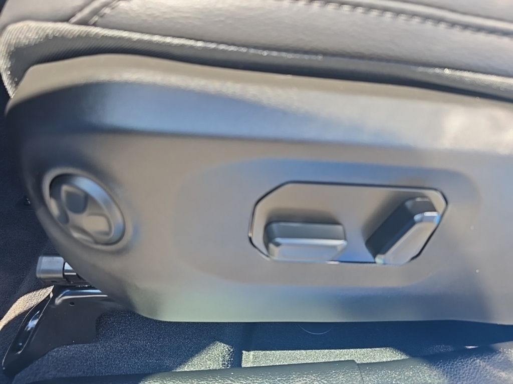 2025 Jeep Wrangler 4-Door Sahara - Photo 8