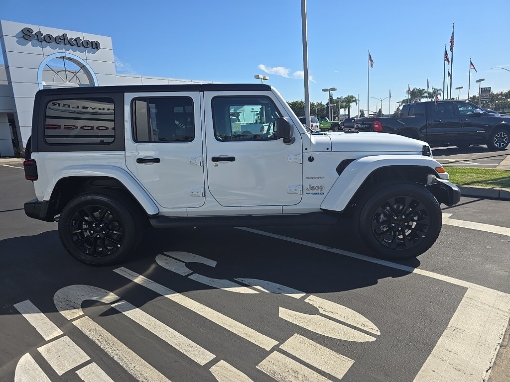 2022 Jeep Wrangler Unlimited Sahara 4xe photo 2
