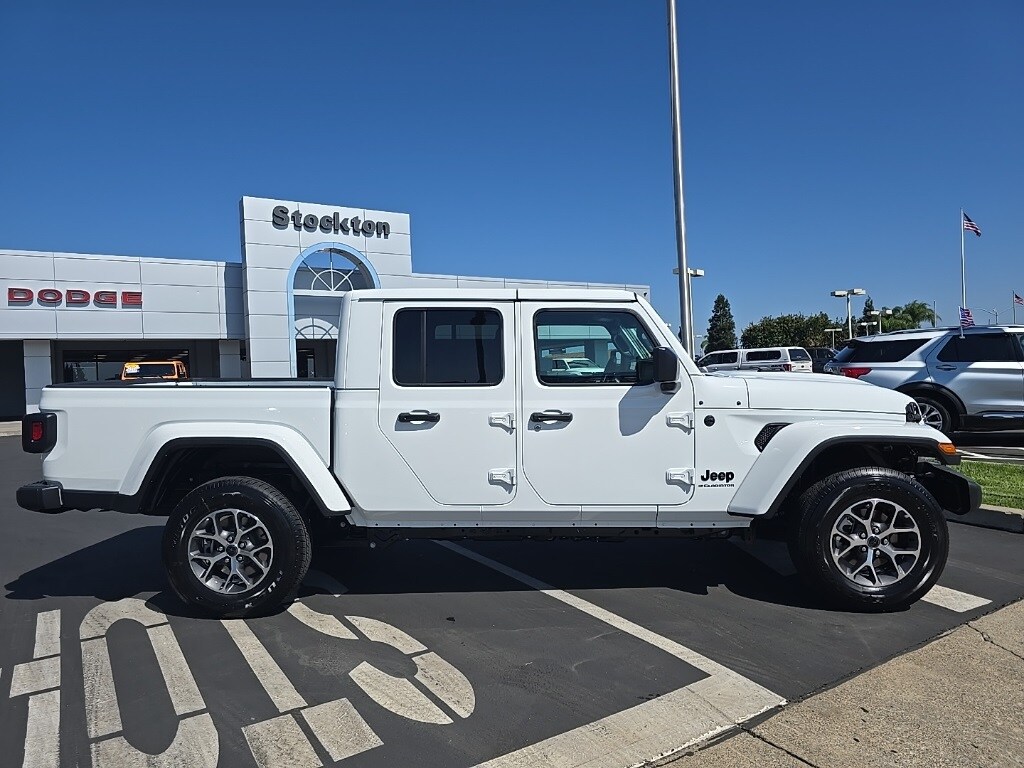 2025 Jeep Gladiator Sport S photo 3