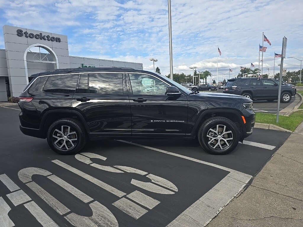2024 Jeep Grand Cherokee Limited photo 3