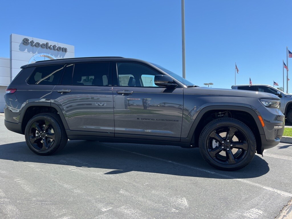 2025 Jeep Grand Cherokee Limited photo 2