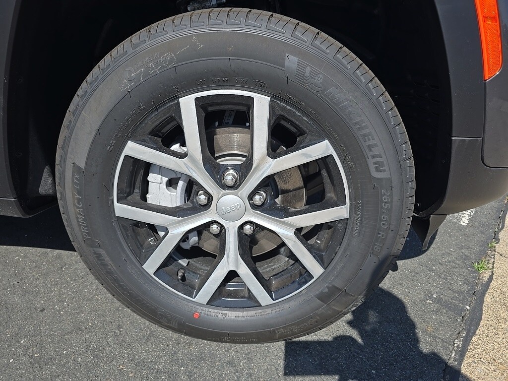 2025 Jeep Grand Cherokee Limited photo 4