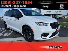 2026 Chrysler Pacifica SELECT Passenger Van