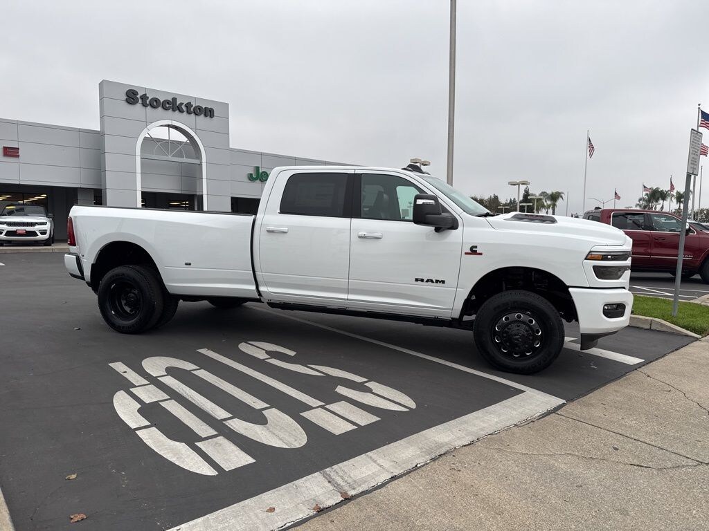 New 2026 Ram 3500 LARAMIE CREW CAB 4X4 8' BOX Pickup