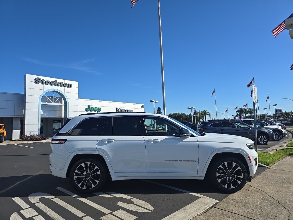 2022 Jeep Grand Cherokee Overland photo 3