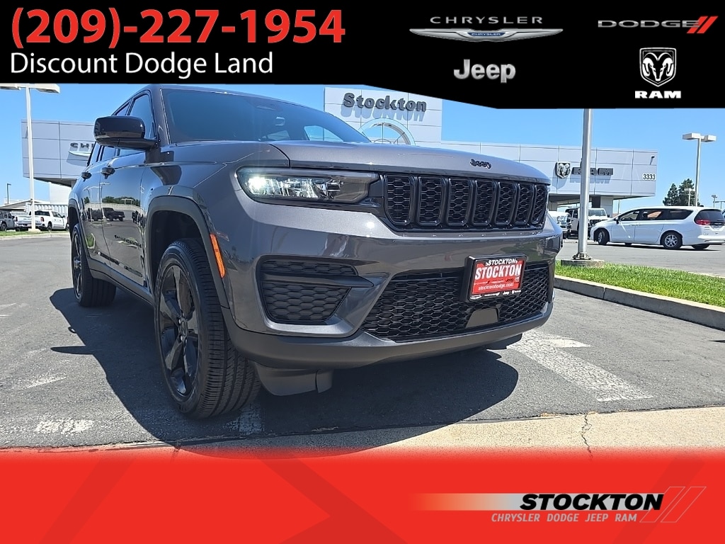 2025 Jeep Grand Cherokee Altitude's photo