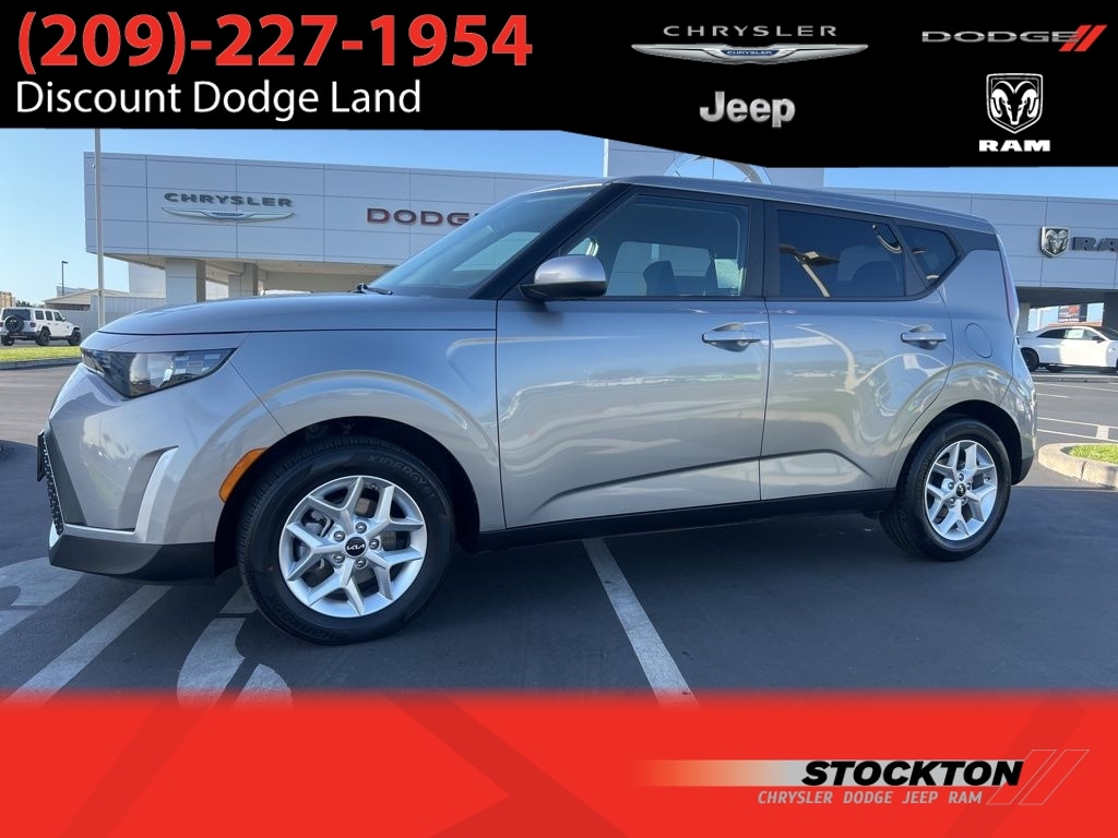 2025 Kia Soul 2.0L LX IVT's photo
