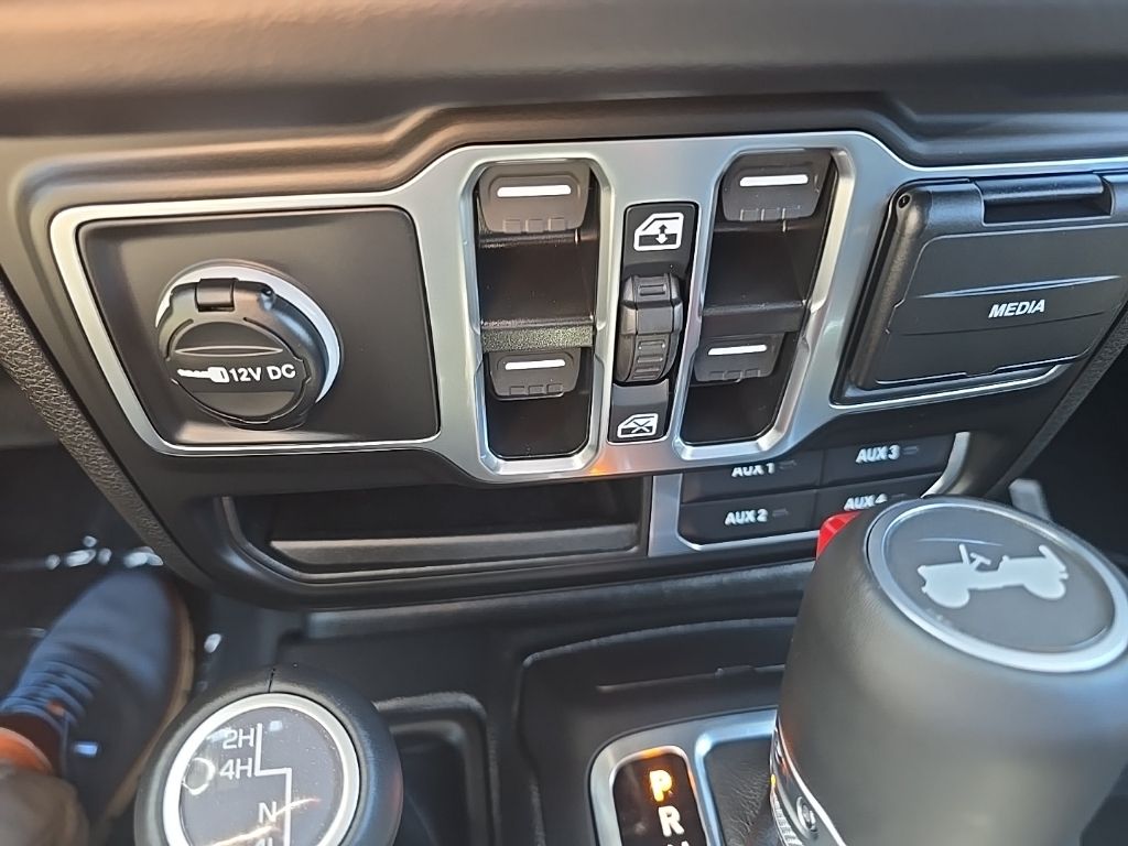 2025 Jeep Wrangler 4-Door Sahara - Photo 15