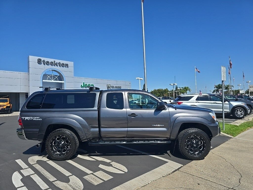 2014 Toyota Tacoma Base photo 2