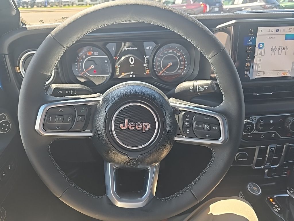2025 Jeep Wrangler 4-Door Sahara - Photo 12