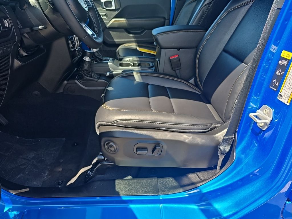 2025 Jeep Wrangler 4-Door Sahara - Photo 7