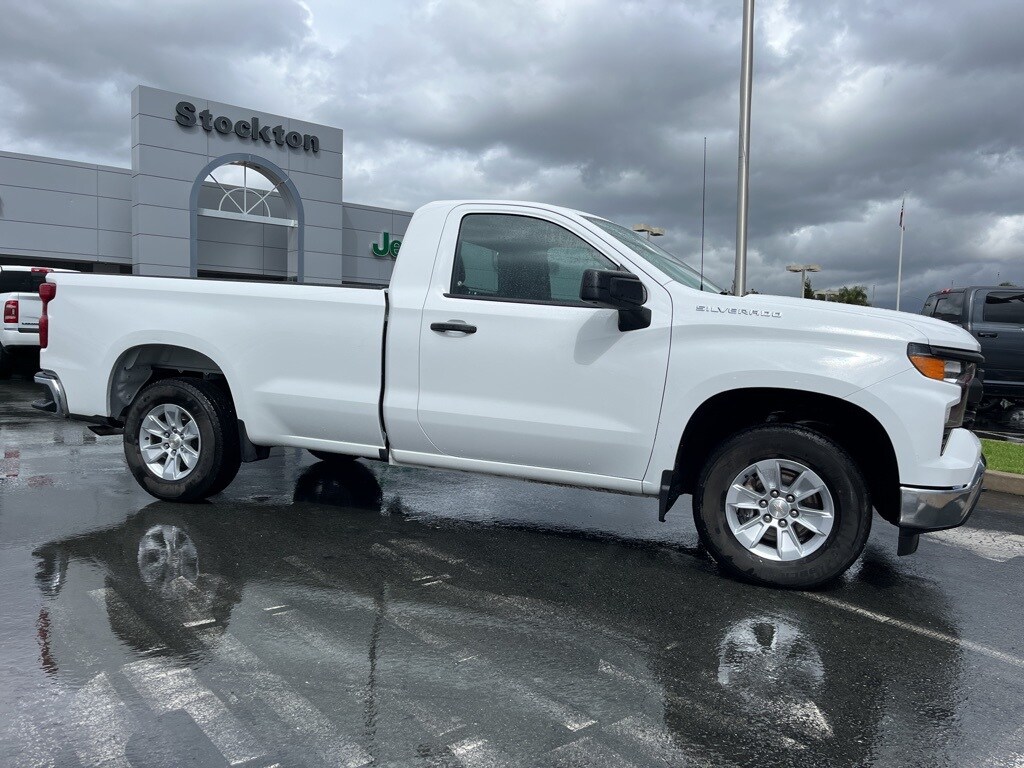 2024 Chevrolet Silverado 1500 photo 2