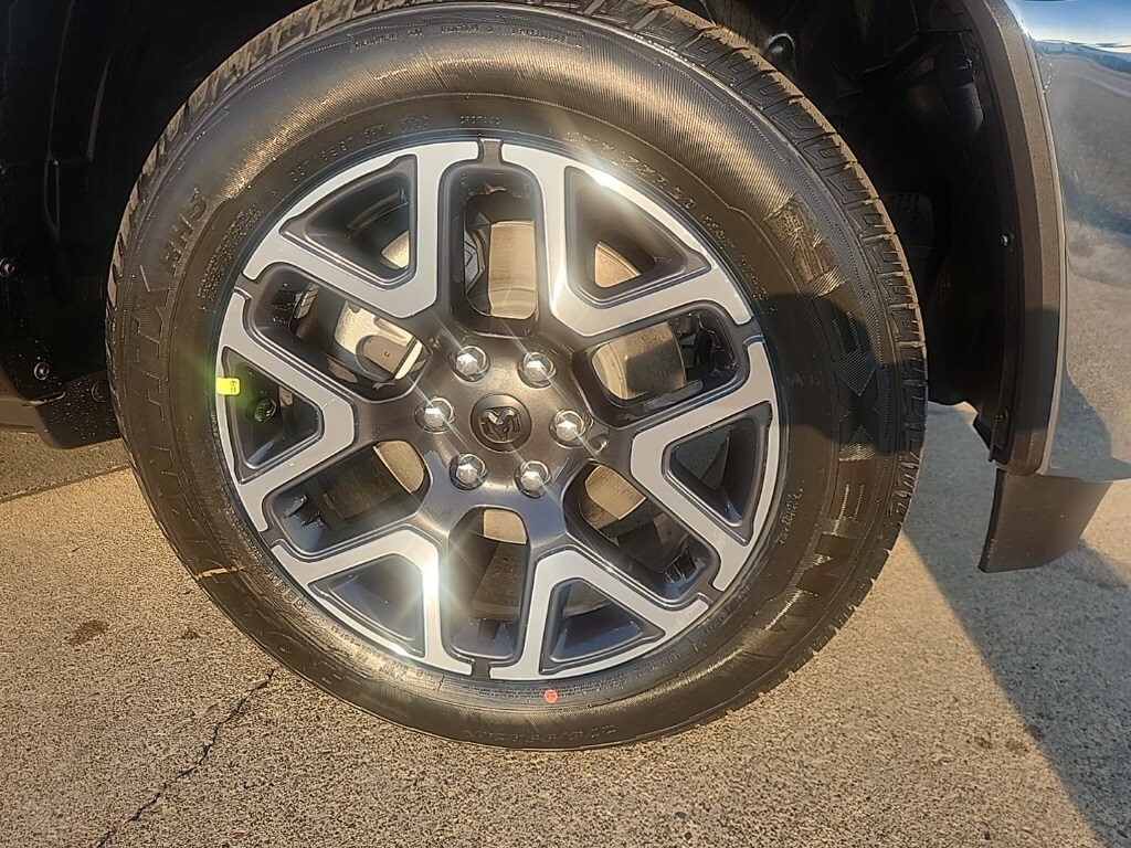 2025 Ram 1500 Laramie photo 3