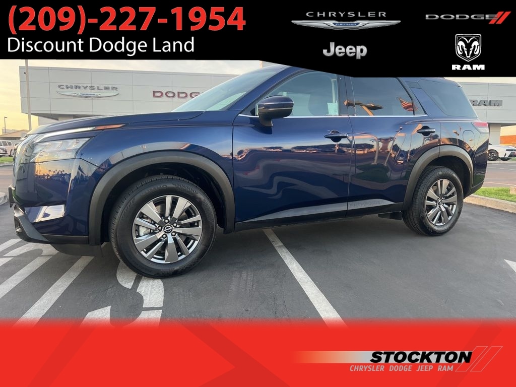 2025 Nissan Pathfinder SV 4WD's photo