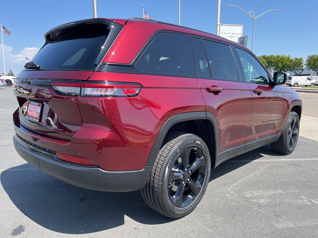 2025 Jeep Grand Cherokee Altitude photo 4