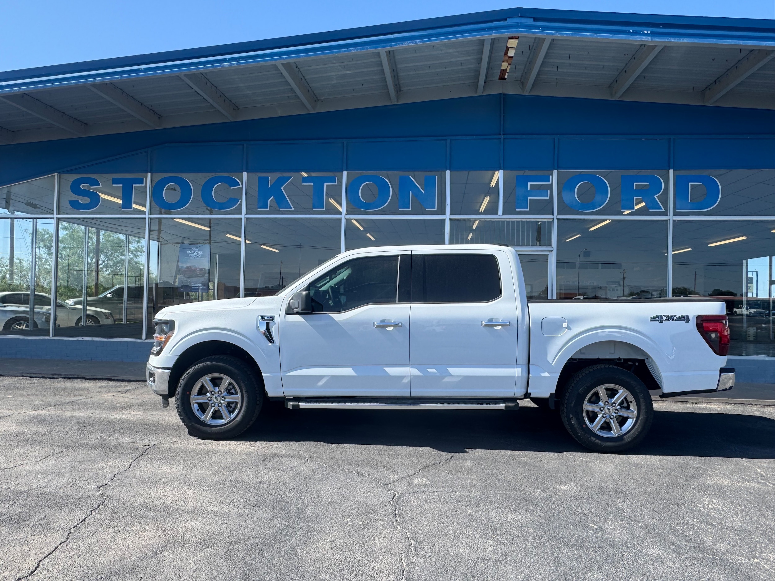 2025 Ford F-150 XLT photo 2