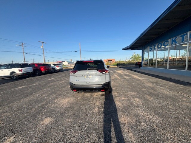 2023 Nissan Rogue SV photo 3