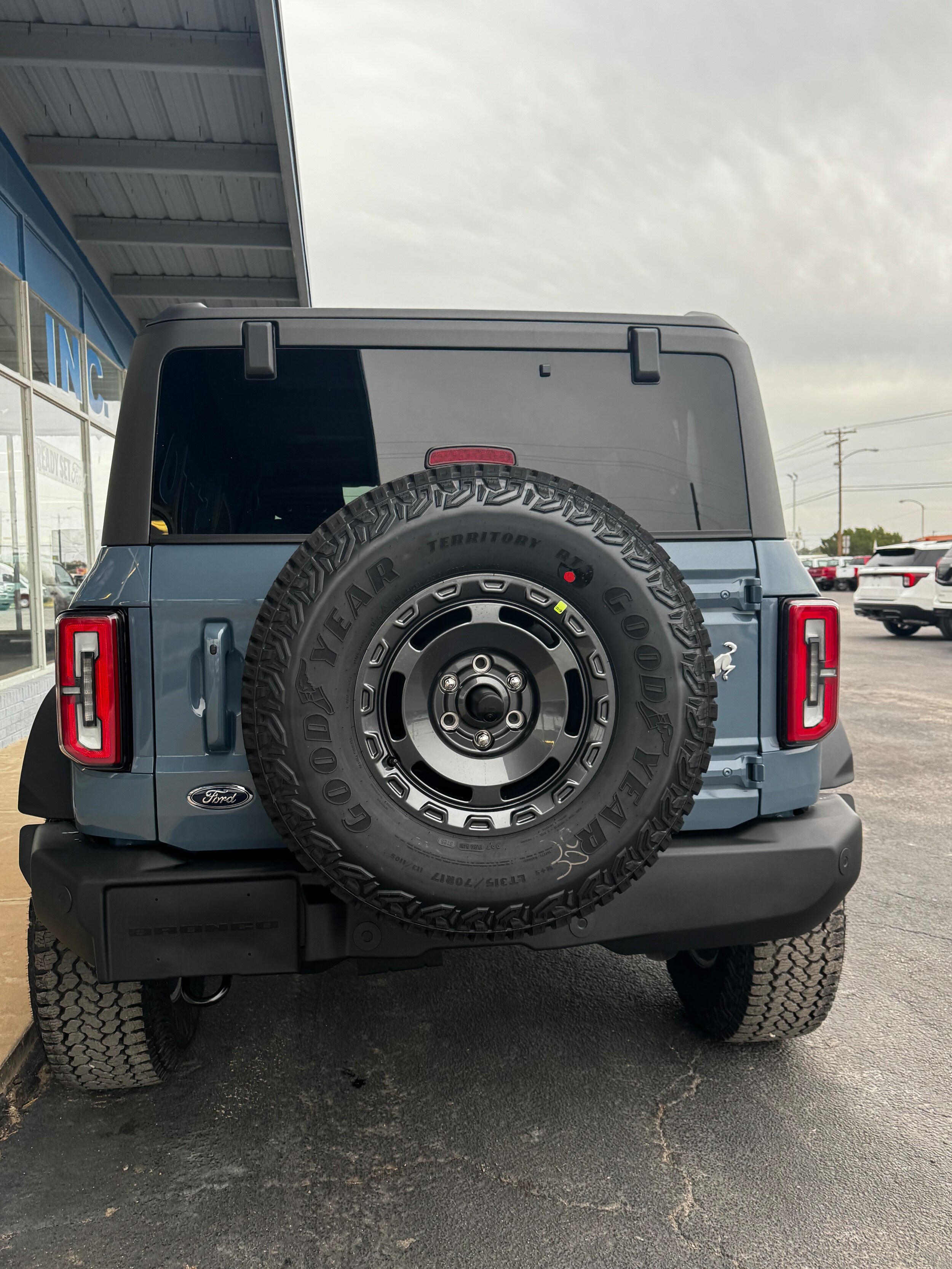 2025 Ford Bronco Outer Banks photo 2