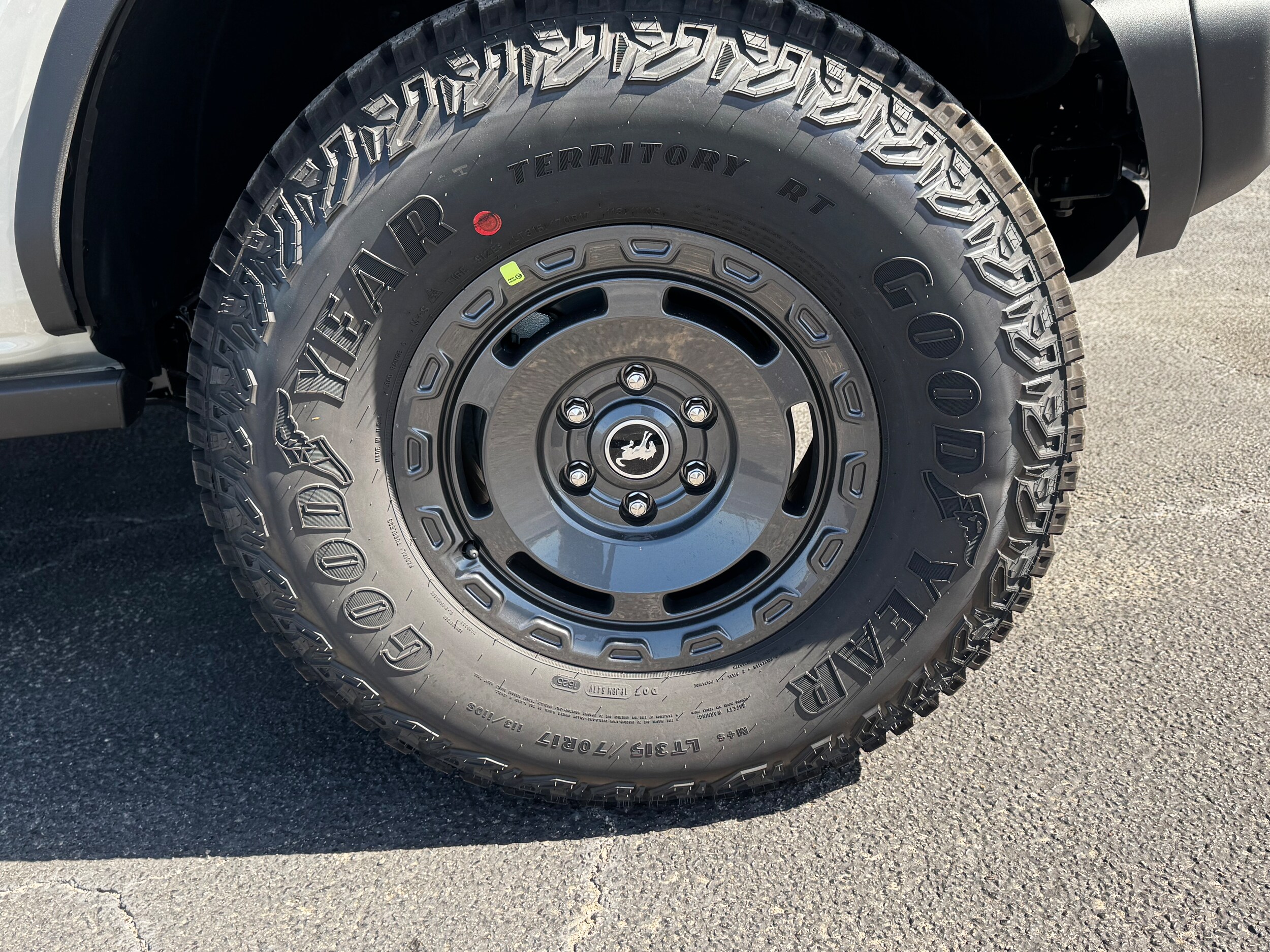 2025 Ford Bronco Badlands photo 2